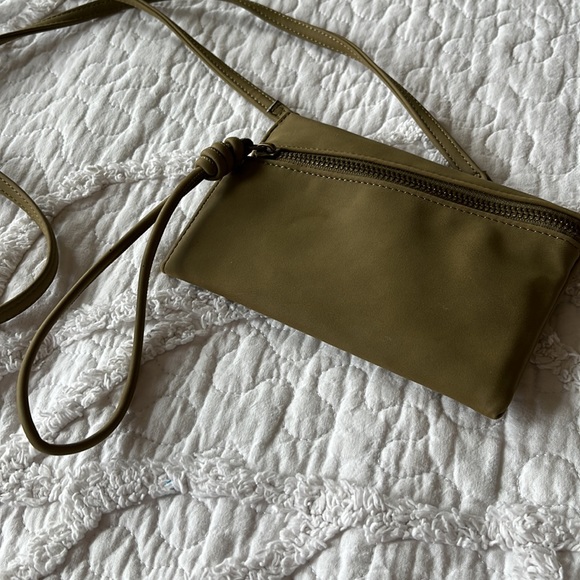 Universal Thread Purse - Picture 2 of 5